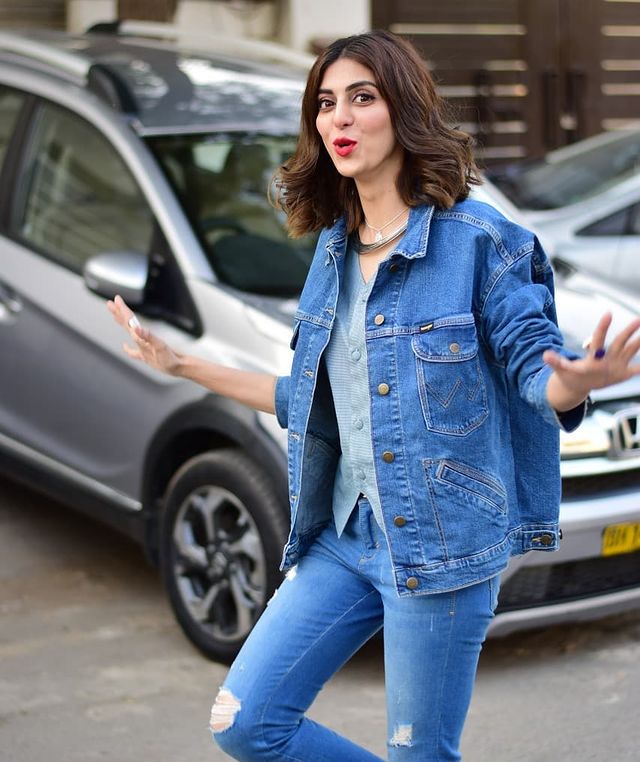 Fariya hassan looking jot in blue jeans latest pics (1)