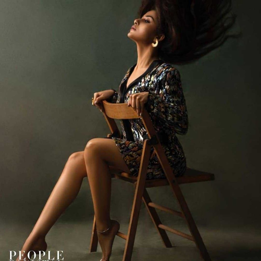 Sohai Ali Abro looks very hot as she sits on a chair showing off her well-toned legs
