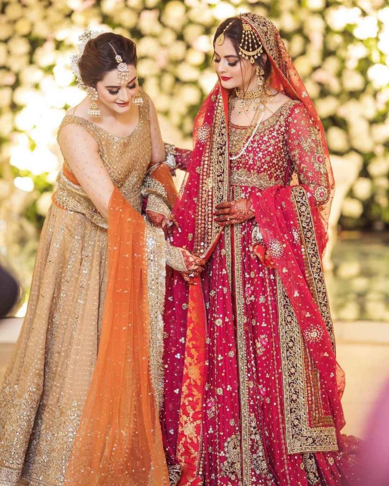 Minal Khan Wedding Pics With Her Husband - Family & Friends