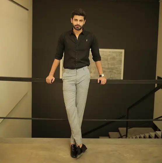 Saad Qureshi is a talented Pakistani actor and model. He was born on 9th October in Lahore His exact age is not known yet. Saad began his career through a talent Hunt program in 2015. Saad Qureshi is appearing as Umar in the drama cast of Benaam.