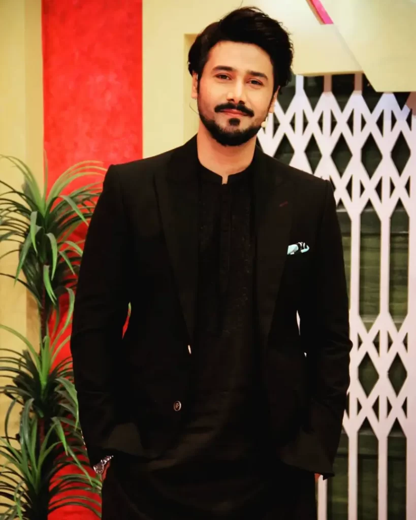 Ali Abbas is appearing in the cast of the drama Wafa Be Mol as Azeer.