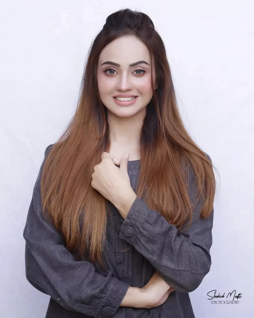 Kanwal Khan is appearing in the role of Shehzeen in the cast of the drama Wafa Be Mol.