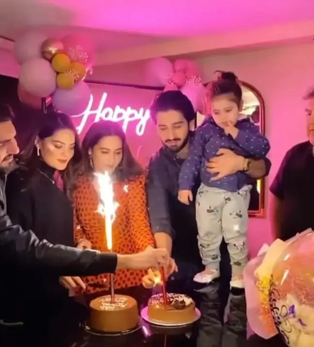 Aiman And Minal Khan Celebrated Their 23rd Birthday