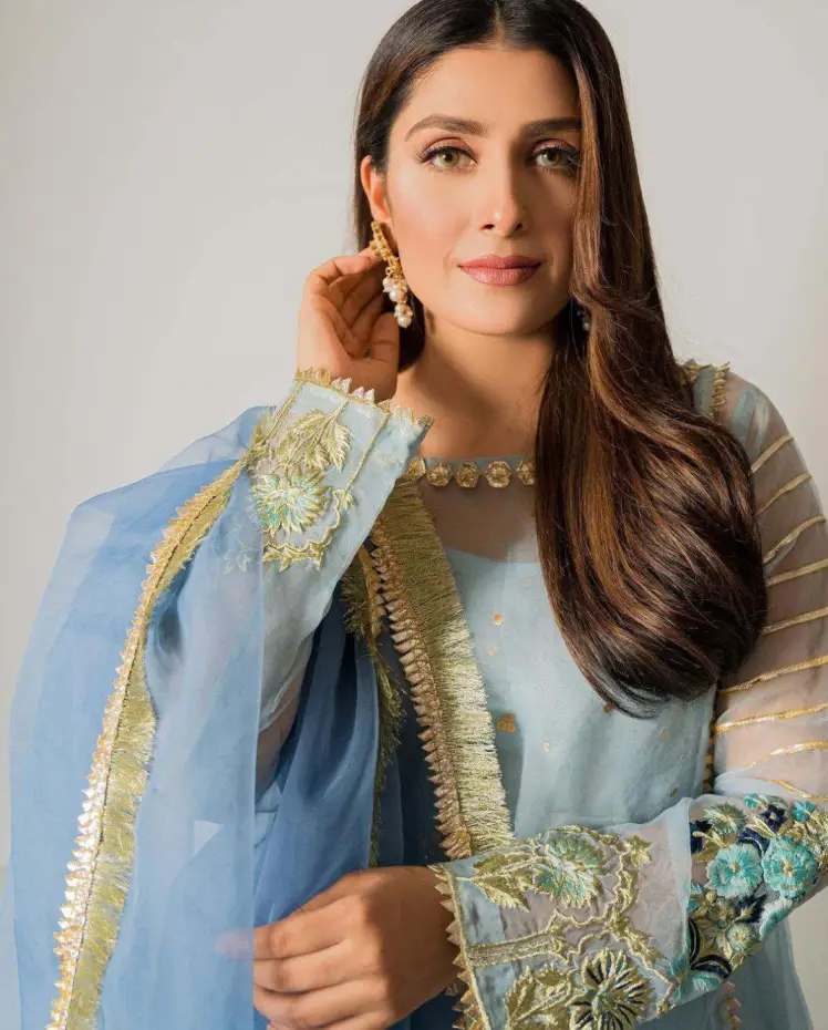 Fresh and Captivating Photoshoot of Ayeza Khan