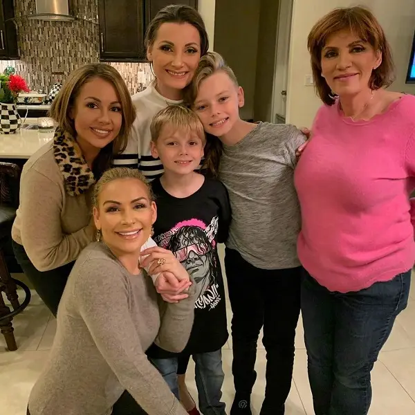 Jenni Neidhart with her family members