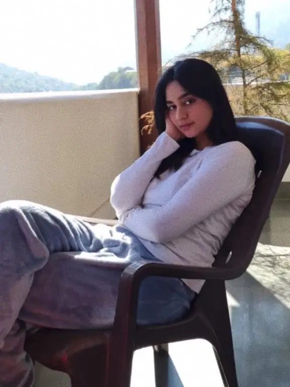 Aleena Khan Feeling relaxed on her home balcony.