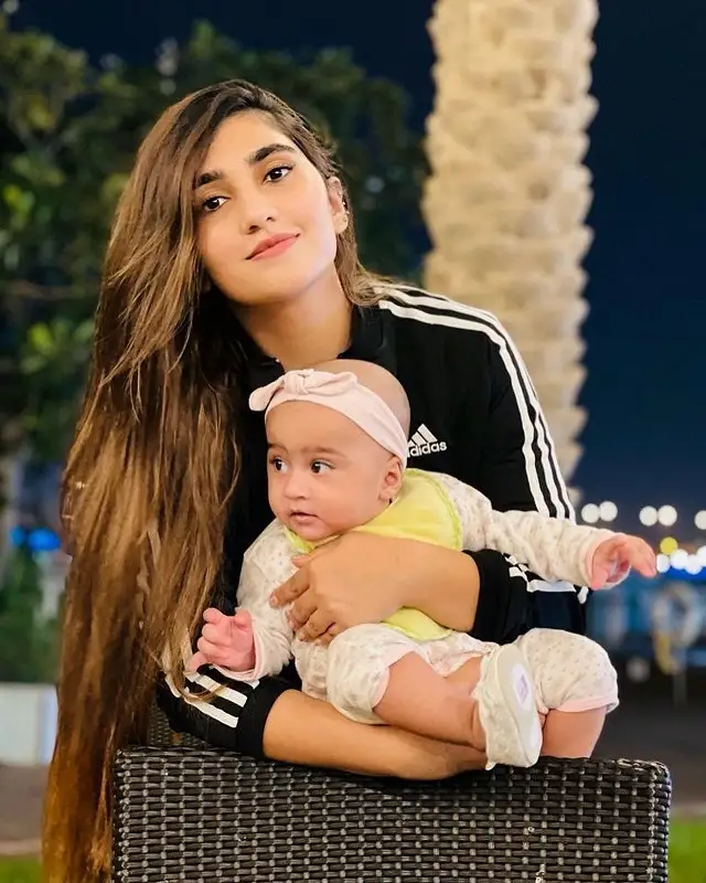 Samiya Arzoo with her daughter
