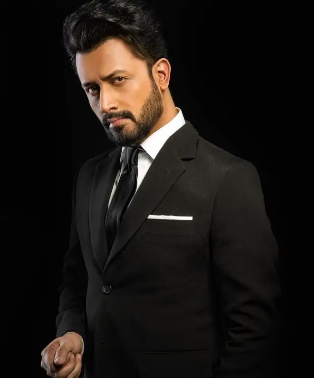 A photo of actor Atif Aslam from the sets of drama Sang e Mah.