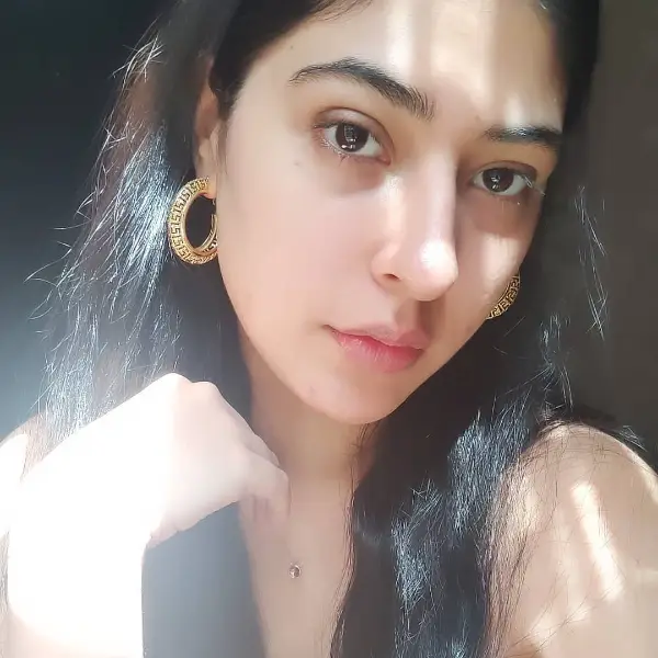 A stunning click of the actress with no-makeup on. 