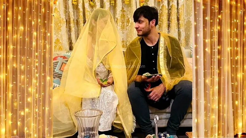 A photo of both actors, Hiba Bukhari and Arez Ahmed, from their wedding ceremony.