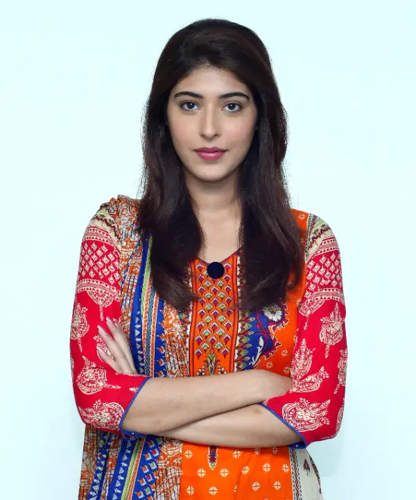A real-life photo of Pakistani actress Snoia Mishal.