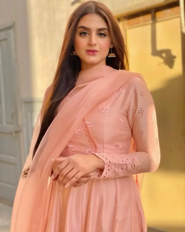 A photo of Hira Mani, she plays Mahjabeen in Ibn e Hawwa, one of the major roles in the drama. 