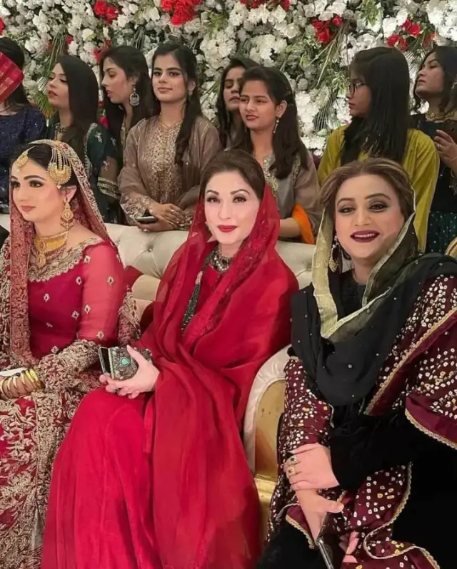 Sania Ashiq with Uzma Bukhari on her Walima reception day.