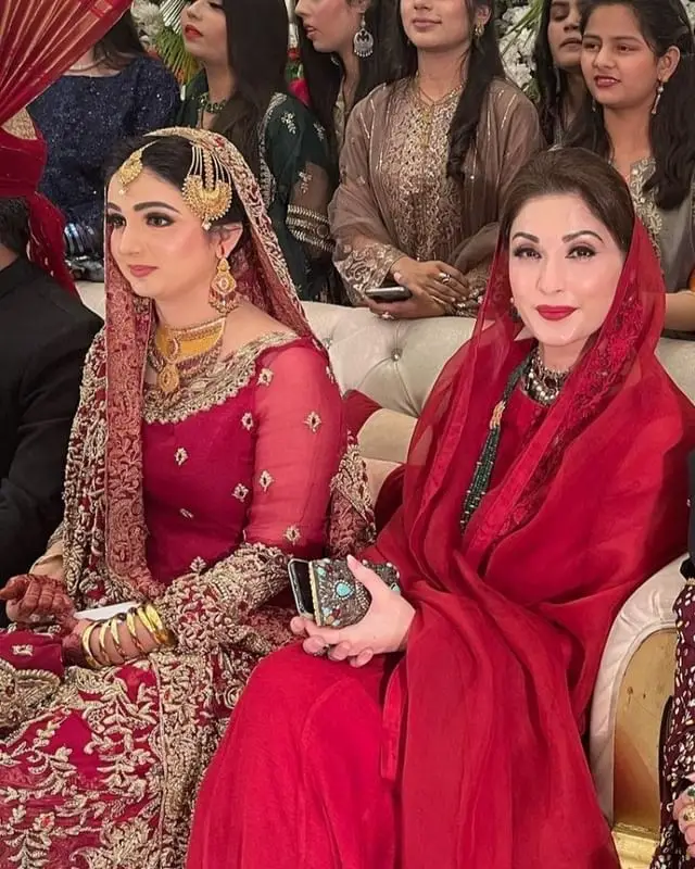 Sania Ashiq with Maryam Nawaz on her Walima reception day.