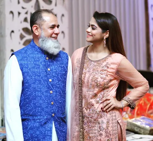 Namrah Shahid With Her Father