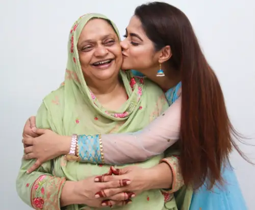Namrah Shahid With Her Mother
