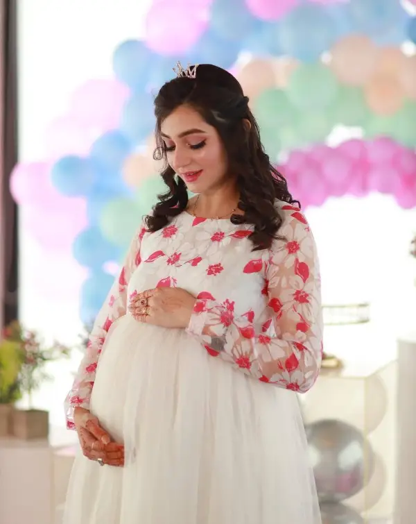 Hina Chaudhry Celebrates Her First Baby Shower