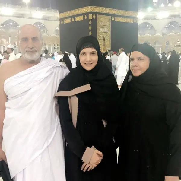 Diya Mughal with her Mother and Father