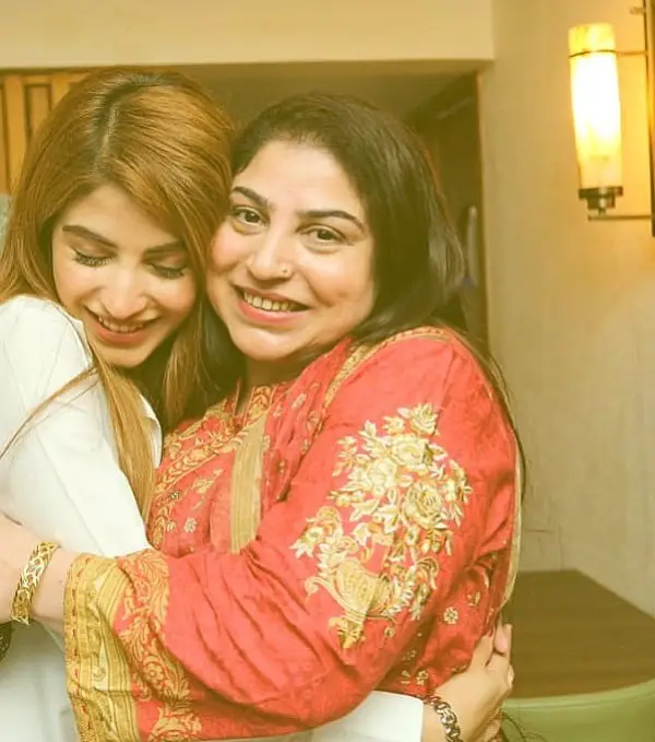 Kinza Hashmi with her mother.