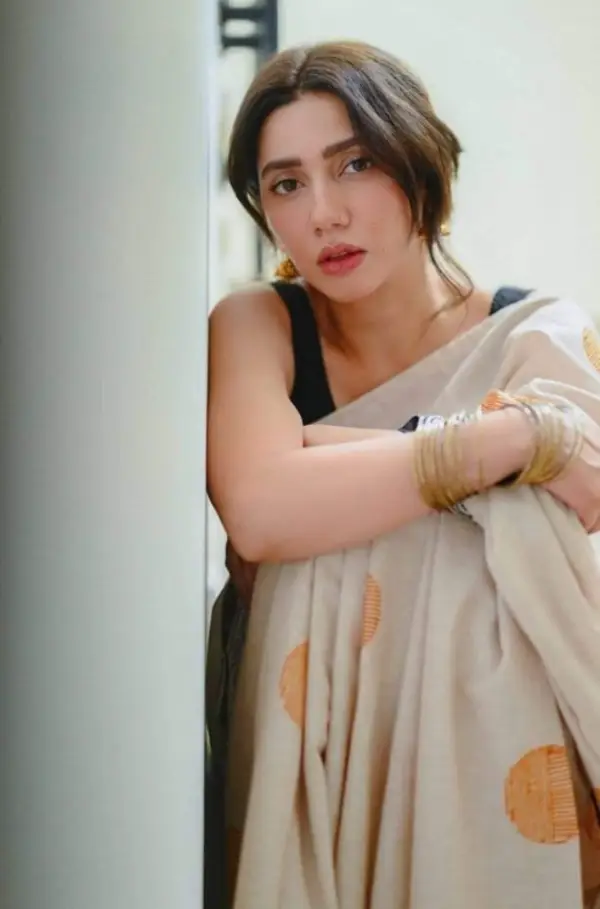 Mahira Khan Bold Look in White Saree