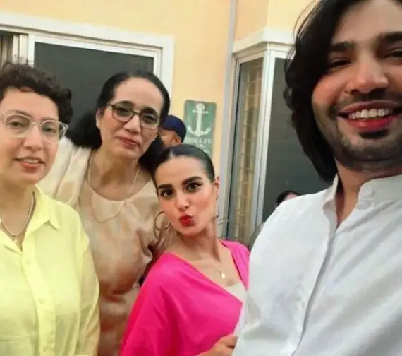 Iqra Aziz with her mother and sisters