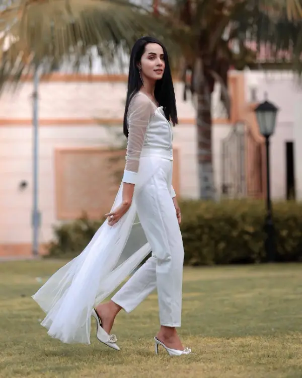 Nimra Khan White Outfit 