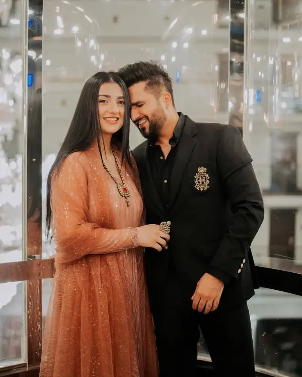 Singer Falak Shabir with his wife Sarah Khan