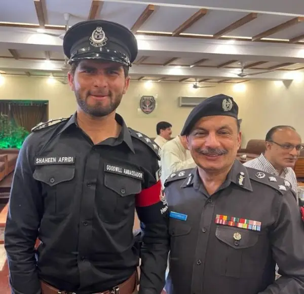 An image of Shaheen Shah Afridi in a KPK police uniform