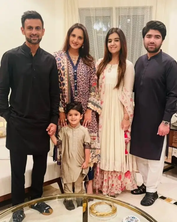 Shoaib Malik, Sania Mirza & Izhaan Mirza Malik Wish Their Fan a happy Eid