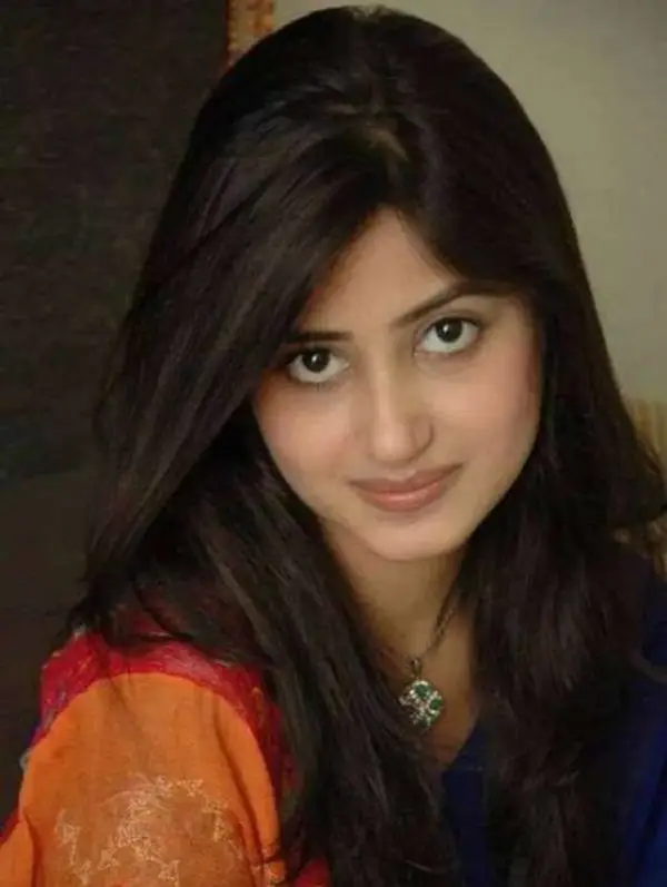 Sajal Aly without makeup pictures