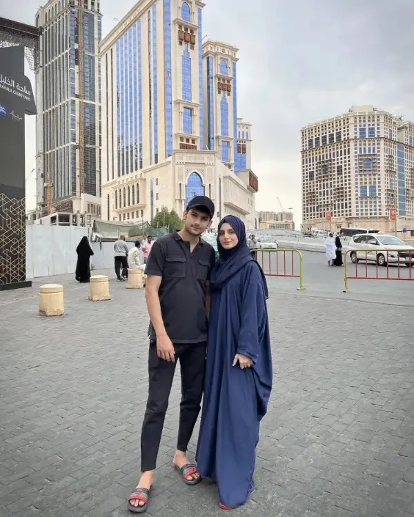 A photo of Pakistani YouTuber Maaz Safdarwith his wife.
