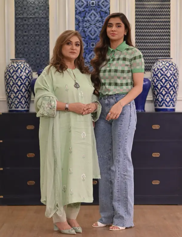 Shabbir Jan daughter with her mother Fareeda Shabbir