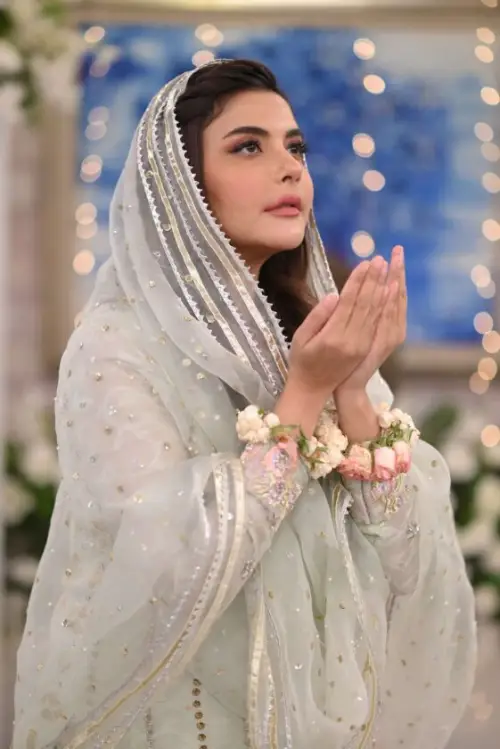 The show host Nida Yasir praying after the Milad Sharif