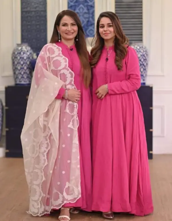 Beena Chaudhary is Posing with her Daughter Hareem Sohail