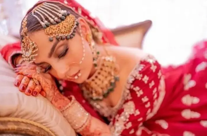 A beautiful wedding picture of Mehar Bano wearing a red dress on her big day