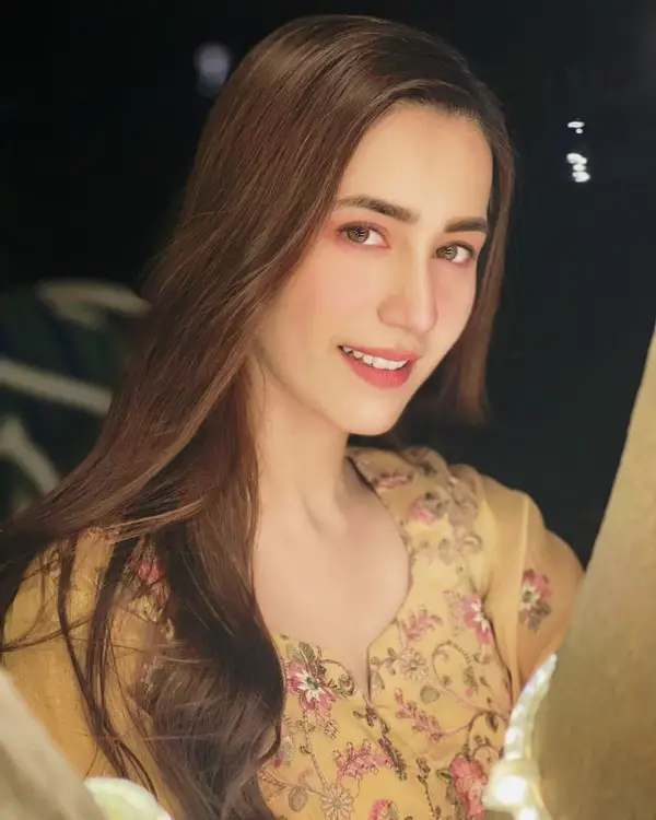 pakistani-drama-sirf-tum-cast-actress-hiba-aziz