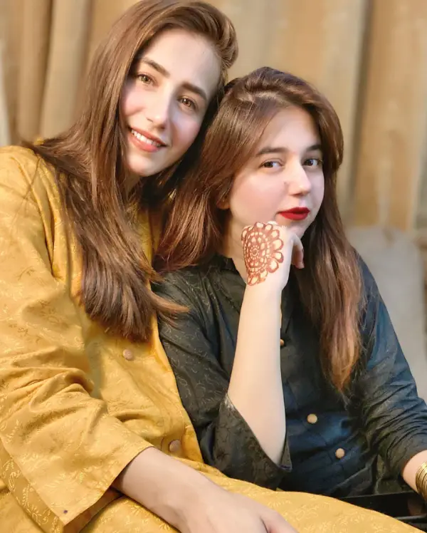 An image showing Hiba Aziz with her younger sister