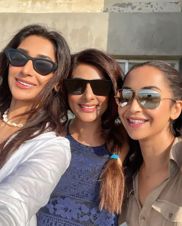 Hira Tareen with her friends