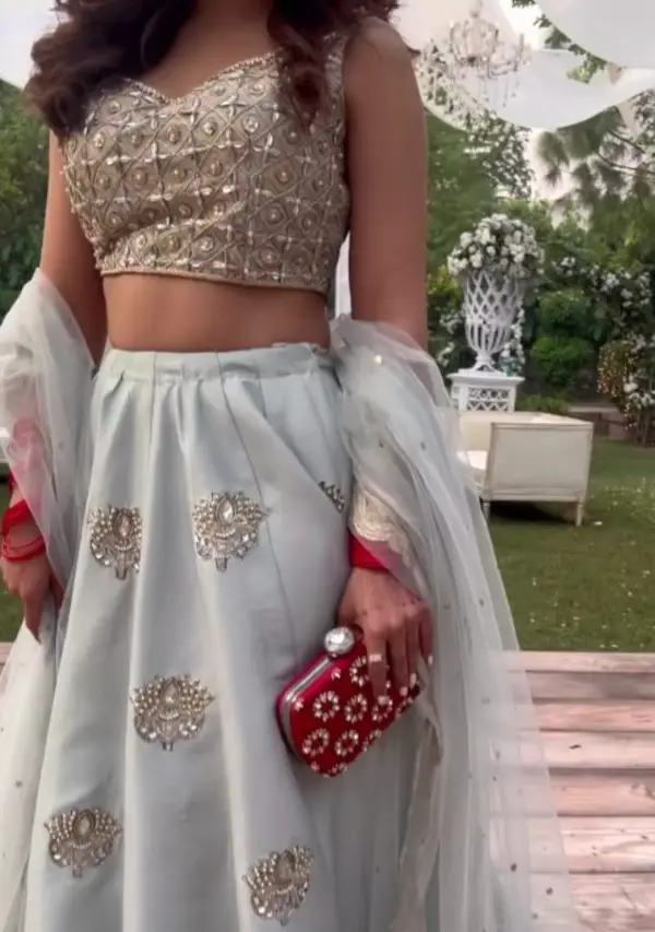 Ushna Shah is a Sight to Behold in a Lehenga Choli 