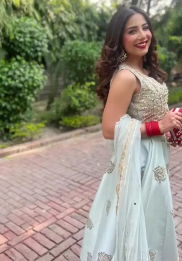 Ushna Shah is a Sight to Behold in a Lehenga Choli 