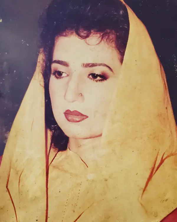 An old days picture of Sabahat Ali Bukhari, when she was 20 years old.
