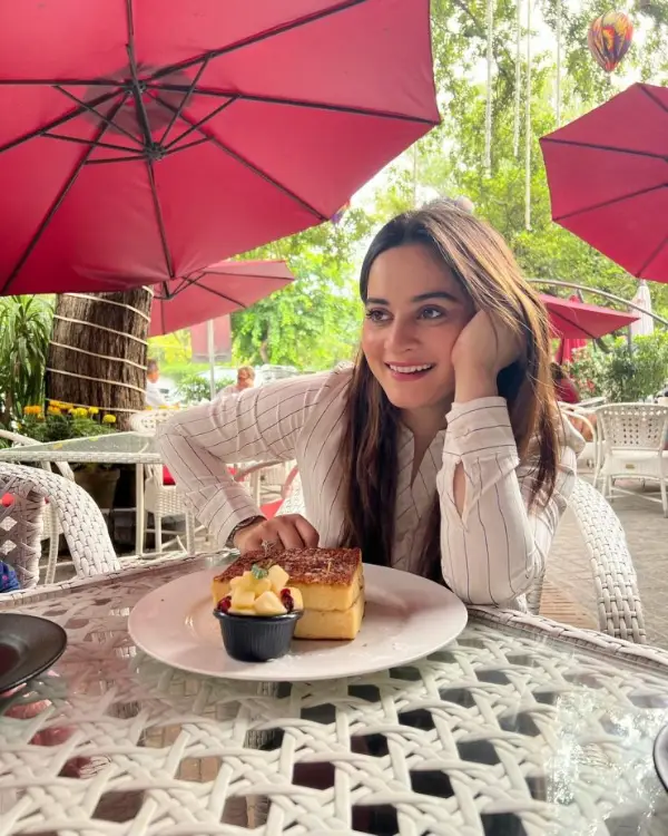 Aiman Khan’s Family Day out with her Mother and Daughter