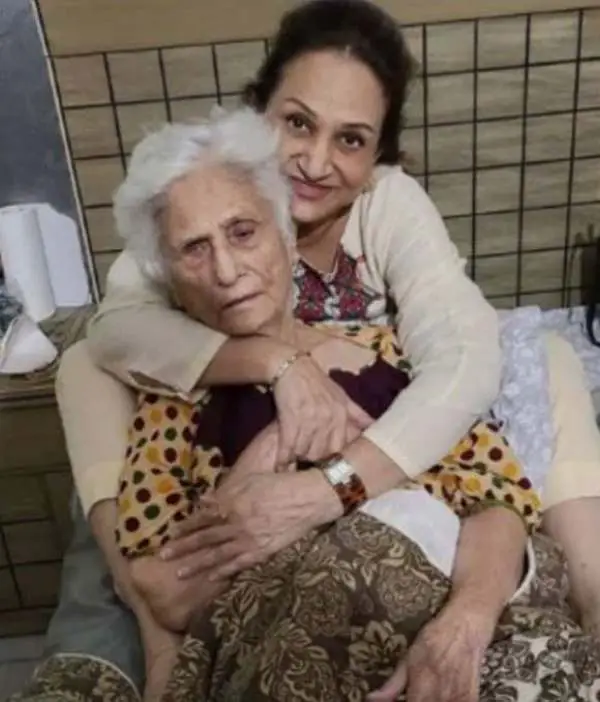 A recent picture of Bushra Nasari and her mother, Mehmooda Khanam