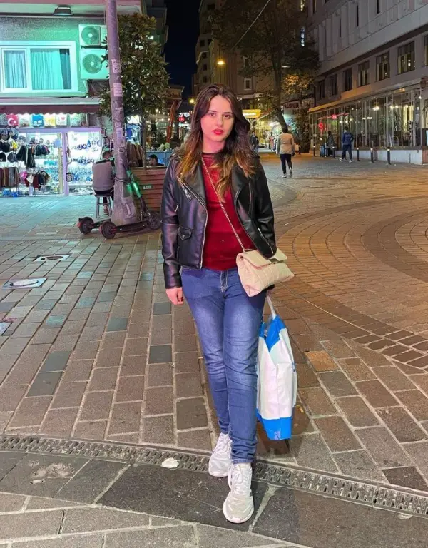 The actress visiting a Turkish market