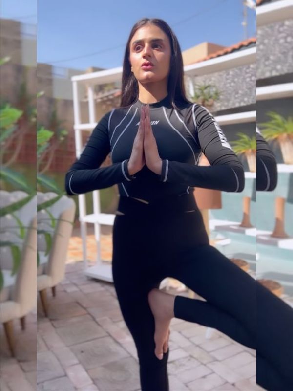 Hira Mani does yoga in the same outfit as Kareena Kapoor Khan