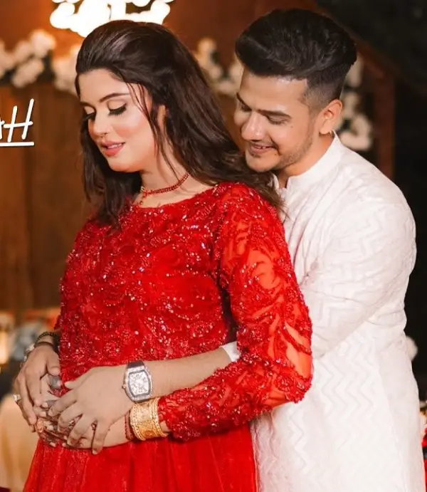 A picture of Kanwal Aftab and Zulqarnain celebrating their baby shower