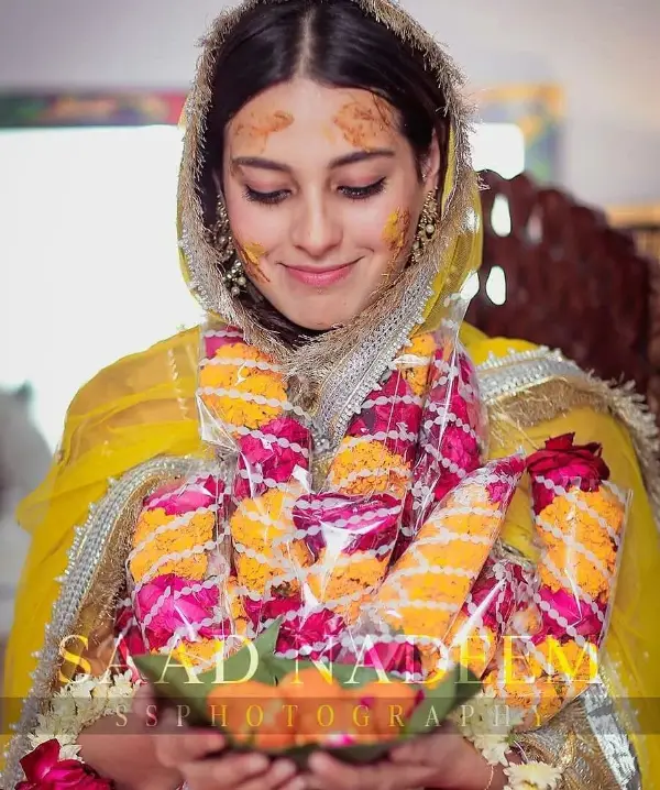 Stunning Mayun Pictures of Iqra Aziz will leave you Spellbound