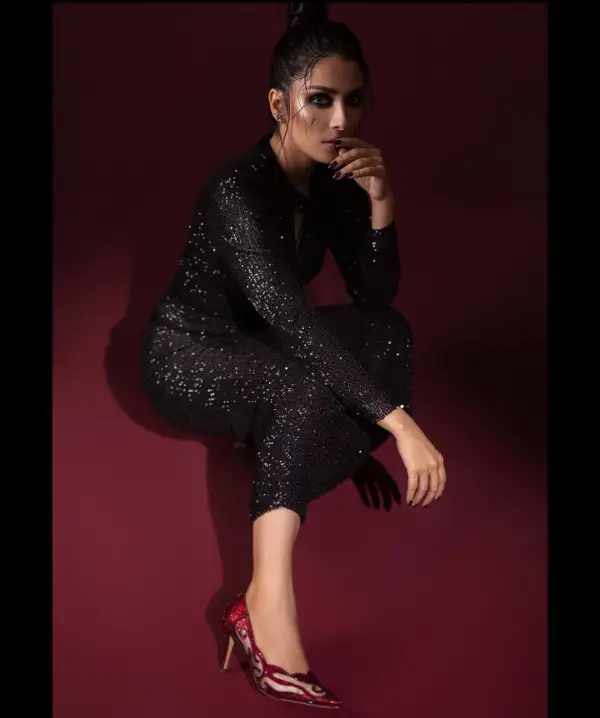 Ayeza Khan Glows in Elegant Black Dress: