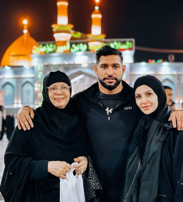 An image illustration of boxer Amir Khan with his family at the shrine of Hazrat Imam Hussain R.A. in Karbala