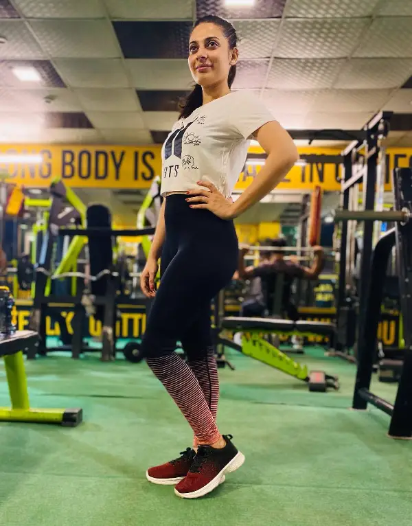 Fajr Sheikh Shares Exclusive Pictures of her Workout Look